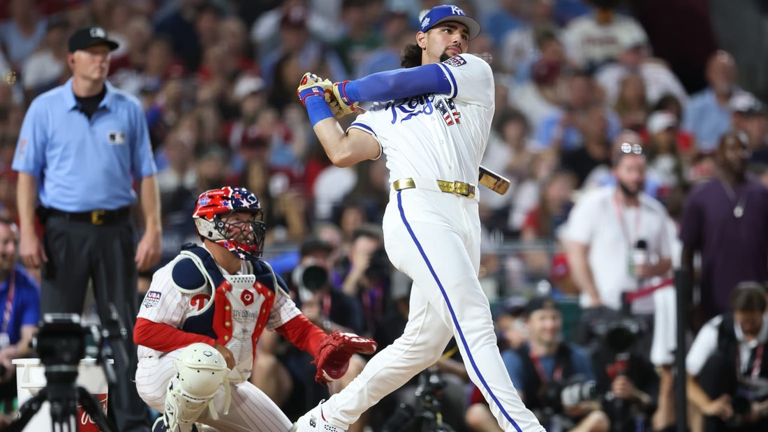 Jac Caglianone swinging in the Home Run Derby